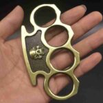 Fist buckle glove iron four-finger tiger ring martial arts fight defense tool metal skull hand buckle hand support - immagine 3