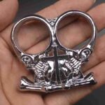 All-metal life-saving tool two-fingered cartoon anti-wolf self-defense key pendant survival hand buckle white bone essence two-fingered tiger - immagine 5