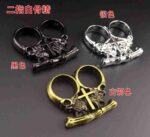 Cartoon white bone essence anti-wolf two-finger ring all-metal life-saving tool self-defense key pendant survival hand buckle two-fingered tiger - immagine 4