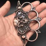 Metal bull head iron four-fingered fist buckle four-fingered ring martial arts fight finger tiger hand Kui hand buckle with car equipment finger buckle - immagine 5