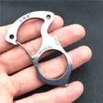 Carabiner Gadgets Brass Knuckles Tactical Survival Rings Multi-Functional Self Defense Tool EDC Keychain Protector Bottle Opener - immagine 6