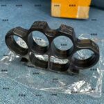 Self-defense wolf Brass knuckles finger jab vehicle mounted escape device ring ring thickened hand brace fist buckle - immagine 6