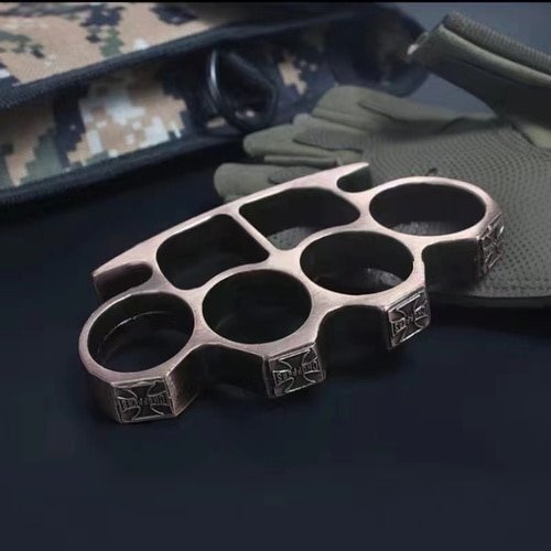 Self-defense-wolf-Brass-knuckles-finger-jab-vehicle-mounted-escape-device-ring-ring-thickened-hand-brace-4.jpg_640x640-4.jpg Self-defense wolf Brass knuckles finger jab vehicle mounted escape device ring ring thickened hand brace fist buckle - 5 - immagine 1