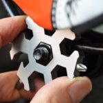 Snowflake Camping Multitool Portable Pocket Tool Box Pendant Wrench Ratchet Combination Gear Clip Measure Useful Hand Tool - immagine 3